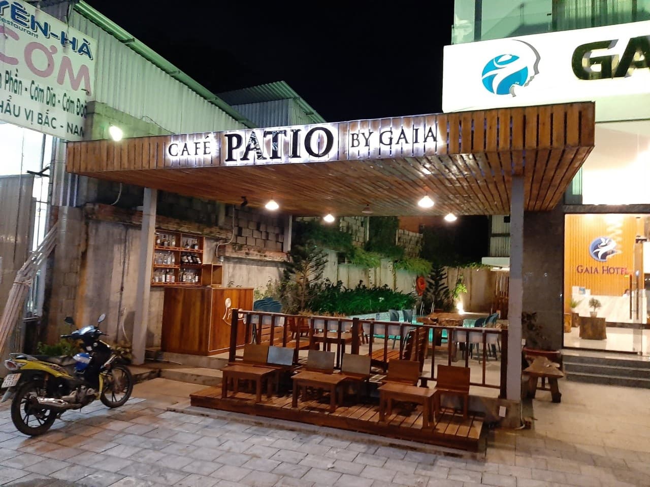 Chữ nổi inox khách sạn